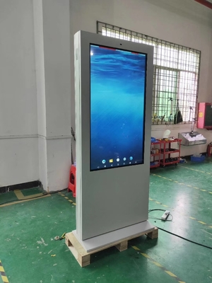 Đứng trên sàn IP65 chống nước ngoài LCD Digital Signage với 50000 giờ tuổi thọ