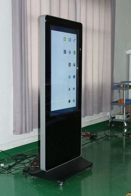 Kiosk bảng hiệu kỹ thuật số 49 inch với độ phân giải 1920x1080 và Camera Logitech C930