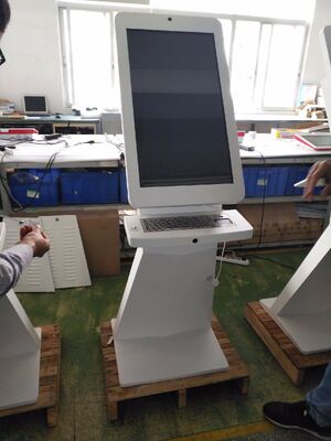 Màn hình tương tác kỹ thuật số 10 điểm chạm với Wi-Fi, Bluetooth, kết nối USB, tăng cường chiến lược tiếp thị kỹ thuật số