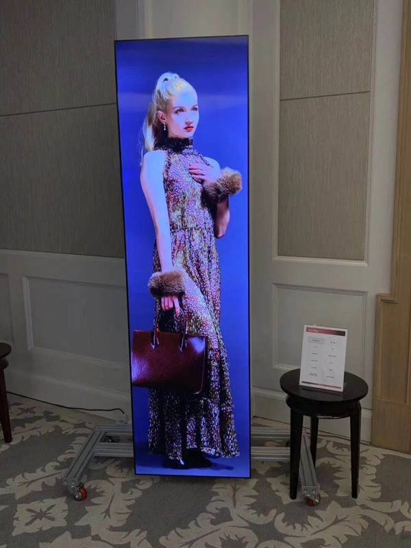 Màn hình LCD thanh tùy chỉnh 88 inch với độ sáng cao và góc nhìn rộng cho biển báo kỹ thuật số thương mại