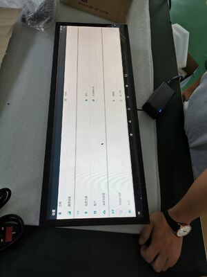 Màn hình quảng cáo kỹ thuật số cảm ứng đa điểm độ phân giải 1920 X 1080, RAM 2GB, ROM 8GB, độ sáng 400 Cd/m2, lý tưởng cho môi trường bán lẻ và doanh nghiệp.
