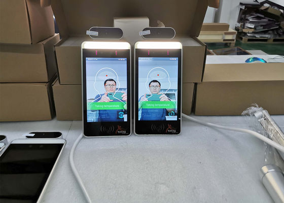 đen 45 ngôn ngữ Đầu đọc thẻ RFID Giá để sàn Kiosk Cổng đo nhiệt độ tự động Truy cập