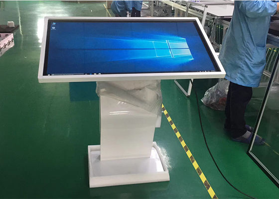Kiosk biển báo kỹ thuật số 32 inch độ phân giải 450nits 4k Totem với kiosk máy tính màn hình cảm ứng